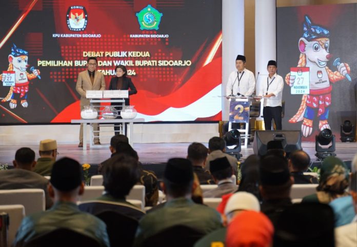 Pasangan Calon Bupati dan Wakil Bupati Sidoarjo, Achmad Amir Aslichin-Edy Widodo (SAE) saat debat kedua di hotel Aston, Sidoarjo, Kamis, (31/10) / Foto: istimewa