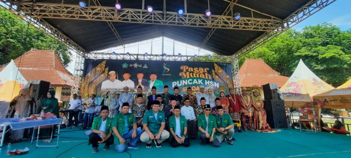 PC GP Ansor Sidoarjo saat menggelar resepsi 'Ansor Mantu' di Alun-alun Sidoarjo/Foto: Ipung Syaiful