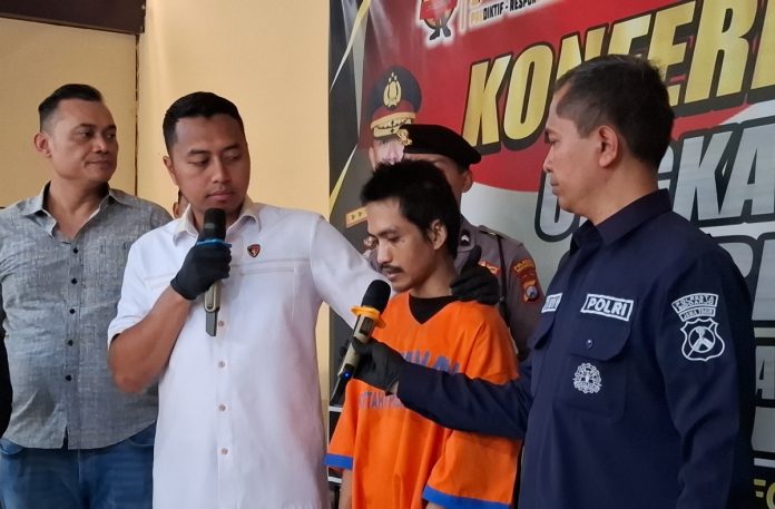 Pelaku saat gelaran pers rilis di Mapolresta Sidoarjo/Foto : Hnf