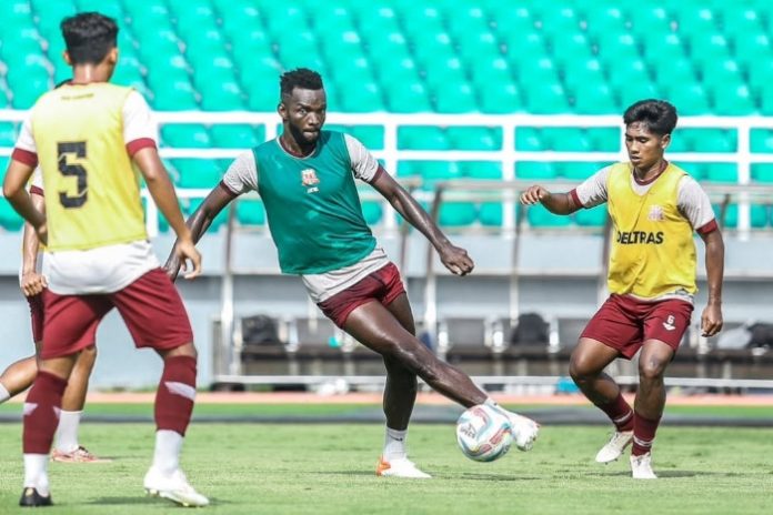 Skuad Deltras FC saat latihan perdana jelang menghadapi Gresik United di Stadion Gelora Delta Sidoarjo/Foto: Instagram Deltras FC
