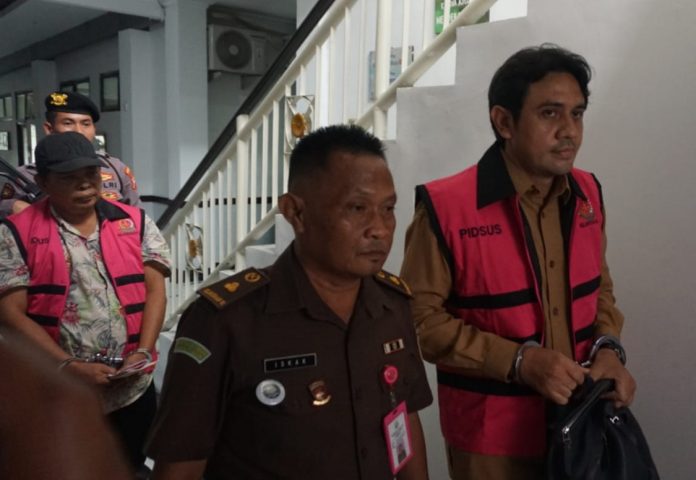 Jajaran para tersangka saat digelandang oleh petugas/Foto: istimewa.