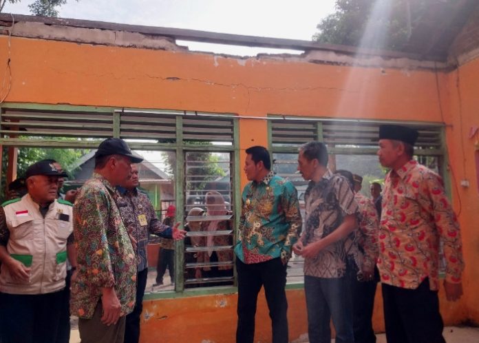 Dok. Plt Bupati Sidoarjo Subandi saat sidak di TK DWP Wonoplintahan, Prambon/Foto: istimewa