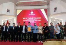 KPU Resmi Tetapkan Subandi-Mimik Sebagai Bupati dan Wakil Bupati Sidoarjo Terpilih: Ini Program Prioritas Paslon BAIK Paslon Subandi-Mimik Idayana usai ditetapkan KPU Sidoarjo sebagai Bupati dan Wakil Bupati Terpilih/Foto: Ipung Syaiful