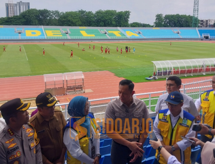 Menko Bidang Infrastruktur dan Pembangunan Kewilayahan, Agus Harimurti Yudhoyono (AHY) saat meninjau Stadion Gelora Delta Sidoarjo/Foto: Ipung Syaiful