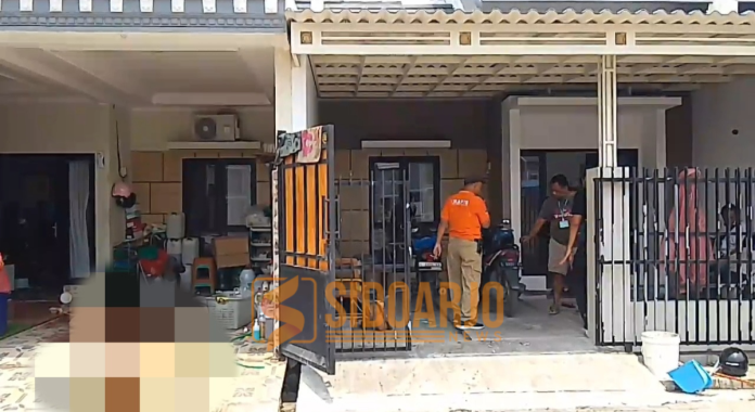 Lokasi tempat kejadian dan sebilah celurit yang diamankan polisi/Foto : Hnf