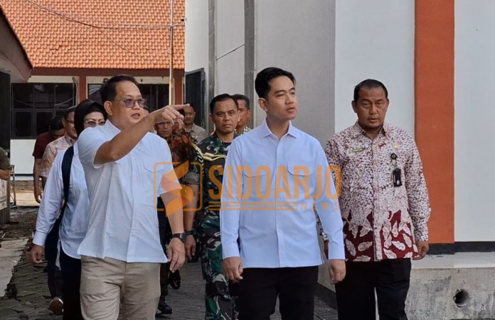 Wapres Gibran Rakabuming Raka saat mengunjungi SMANOR di Sidoarjo / Foto: Ipung Syaiful