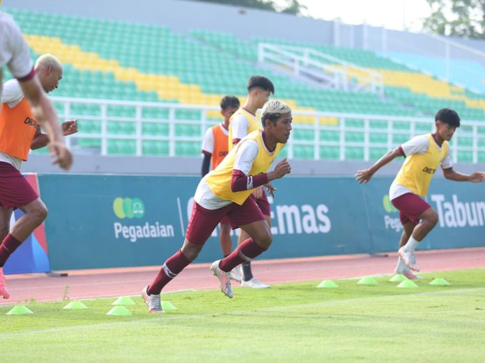 Skuad Deltras FC menggelar latihan di Stadion Gelora Delta Sidoarjo jelang melawan Gresik United/Foto: Dok. Deltras FC