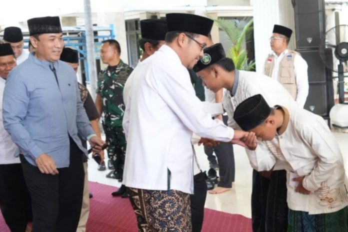 Ketua DPRD Sidoarjo Abdillah Nasih saat menghadiri acara doa bersama anak yatim dalam rangka memperingati Harjasda ke-166 tahun di Pendopo Delta Wibawa/Foto: Istimewa