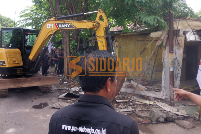 Eksekusi lahan milik PT KAI di Stasiun Sidoarjo/Foto: ipung Syaiful