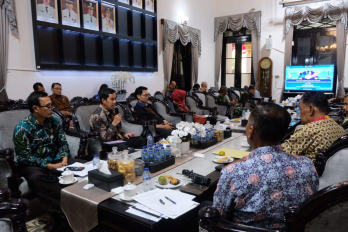 Rapat TPID Sidoarjo untuk stabilkan harga pangan dan kebutuhan pokok selama bulan Ramadan dan Idul Fitri di Pendopo Delta Wibawa/ Foto: Istimewa