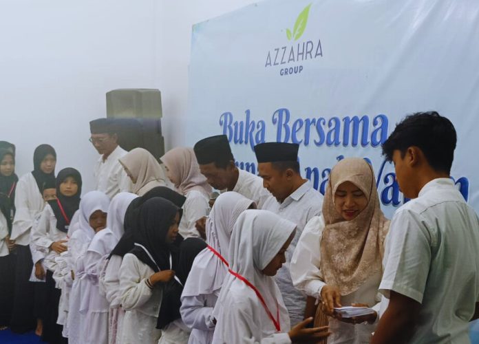 Manajamen PT. Alfi Properti Indonesia dan Azzahra Group menggelar acara buka puasa bersama (bukber) sekaligus berbagi santunan dengan 100 anak yatim piatu di sekitar perumahan Azzahra City Juanda, Jum'at (21/3/2025) / Foto: istimewa