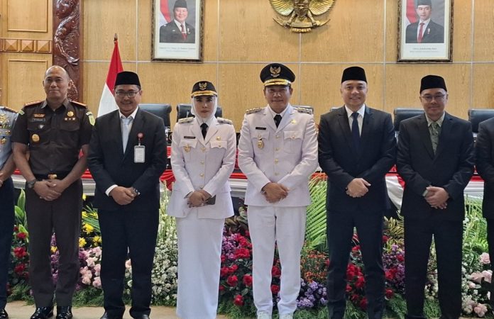 DPRD Sidoarjo saat Rapat Paripurna penyampaian visi-misi Bupati dan Wakil Bupati Sidoarjo yang juga dihadiri oleh Wali Kota Surabaya, Eri Cahyadi / Foto:Ipung Syaiful