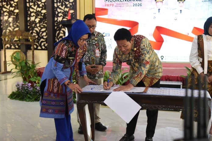 Bupati Sidoarjo, Subandi (kanan) saat Musrenbang RKPD dan RPJMD di buka langsung oleh Bupati Sidoarjo, Subandi, di Pendopo Delta Wibawa pada, Kamis (13/3/2025) / Foto: istimewa