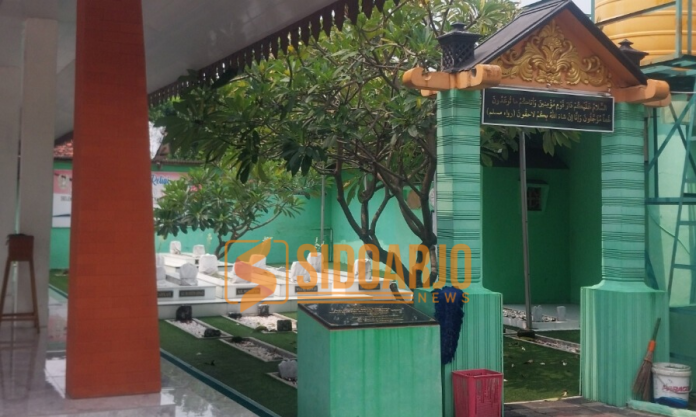 Makam Auliya Sono di kompleks militer gudang pusat senjata (Gupusjat) di Desa Sidokerto, Kecamatan Buduran, Sidoarjo/Foto: Ipung Syaiful