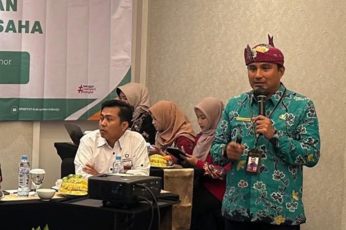 Kepala DPMPTSP Sidoarjo, Rudi Setiawan dalam acara forum konsultasi publik terkait permasalahan dan hambatan pelaku usaha/Foto: Dok. DPMPTSP Sidoarjo