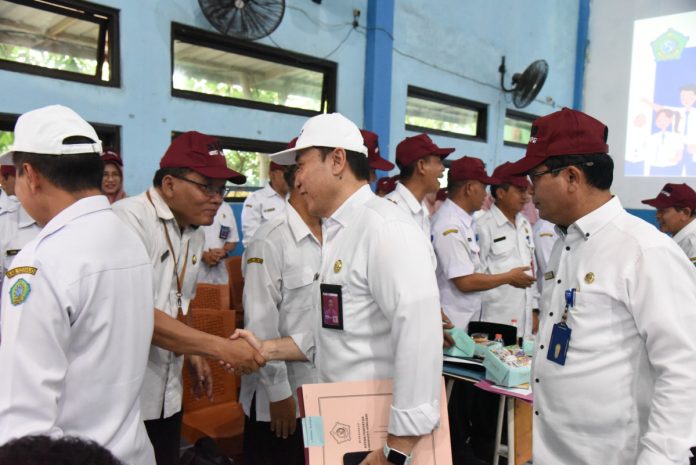 Pembukaan Road Show Sosialisasi Anti Korupsi untuk Pelajar di Aula SMPN 2 Sidoarjo yang dipimpin Inspektorat Sidoarjo pada Rabu (23/4/2025)/ Foto: Dok. Kominfo Sidoarjo