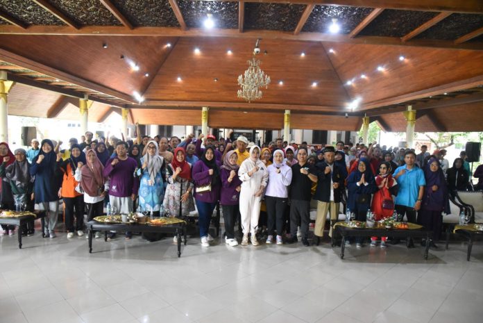 Calon Jamaah Haji (CJH) asal Kebupaten Sidoarjo saat mengikuti tes kebugaran / Foto: istimewa