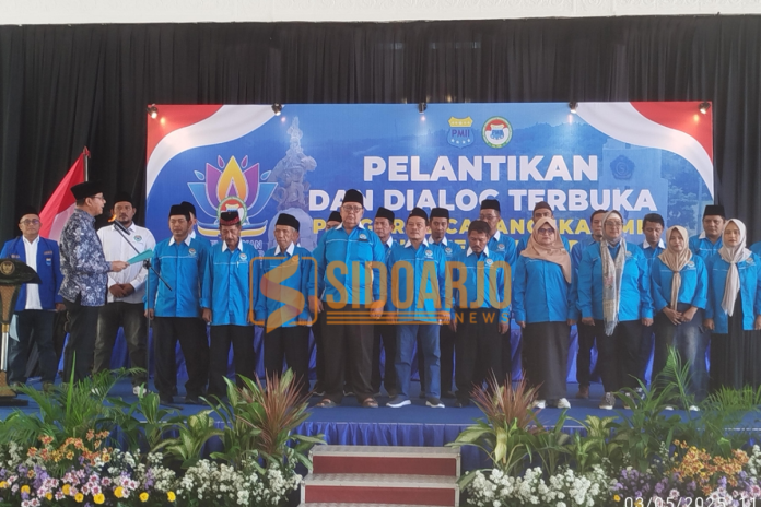 Sekretaris Dewan Pakar IKA PB PMII, Dr. KH. Imdadun Rahmat, M.Si. saat melantik PC IKA PMII Sidoarjo masa khidmat 2024-2029 di Pendopo Delta Wibawa/Foto: Ipung Syaiful