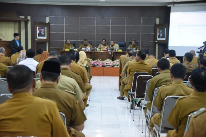 Forum Konsultasi Publik Pembentukan Koperasi Desa Merah Putih yang di pimpin Ainur Rahman, Asisten Administrasi Pemerintahan dan Kesra Setda Sidoarjo pada 21/4/2025 / Foto: Kominfo