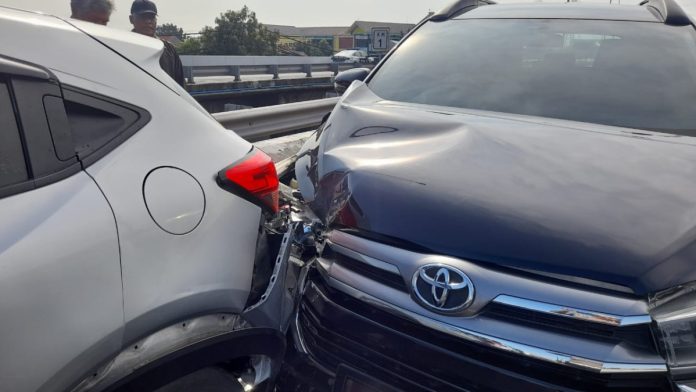Mobil yang ringsek akibat kecelakaan / Foto: istimewa
