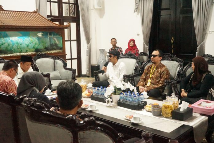 Bupati Sidoarjo, Subandi, saat menerima audiensi dari Koalisi Disabilitas Sidoarjo di Pendopo Delta Wibawa/Foto: Kominfo Sidoarjo