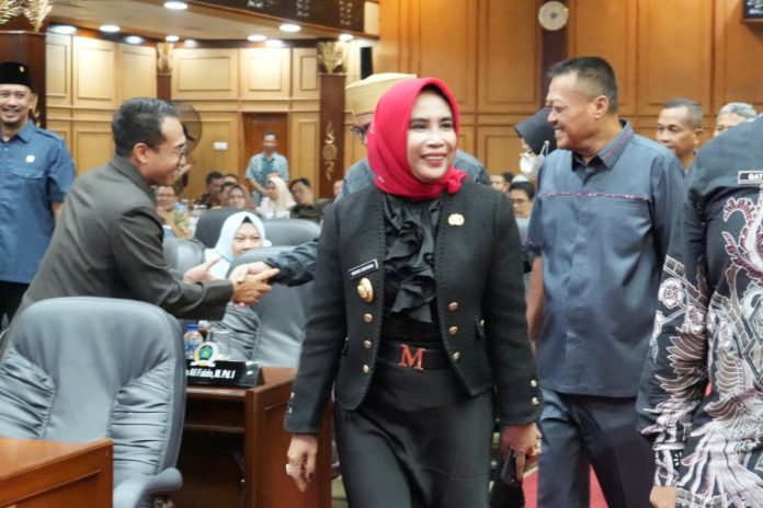 Wakil Bupati Sidoarjo, Mimik Idayana saat menghadiri rapat paripurna DPRD Sidoarjo/ Foto: Istimewa