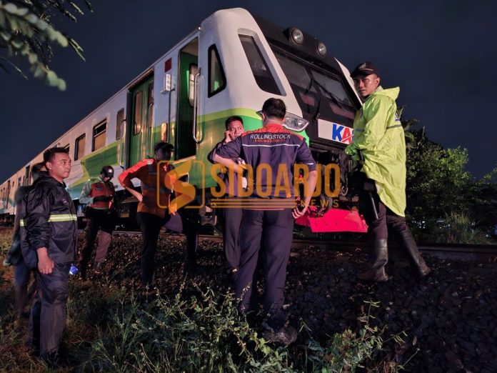 Kereta Api (KA) Commuter line saat berhenti/Foto: hnf