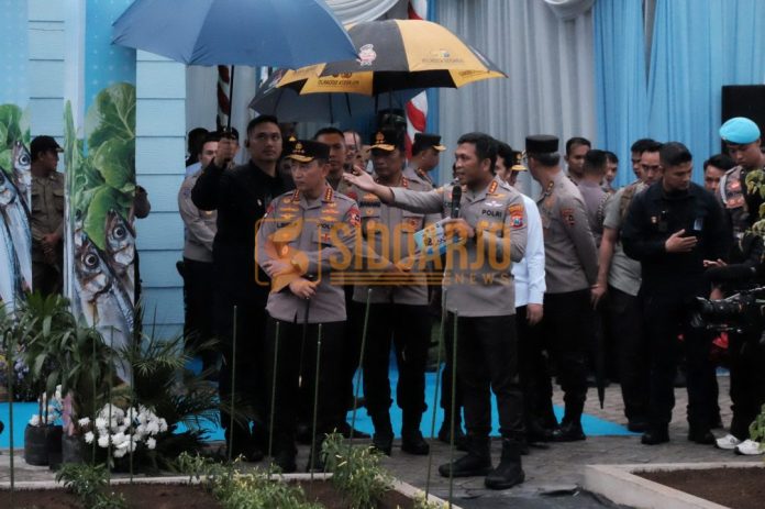 Kapolri saat meninjau SPPG 2 di Porong/Foto: Hnf