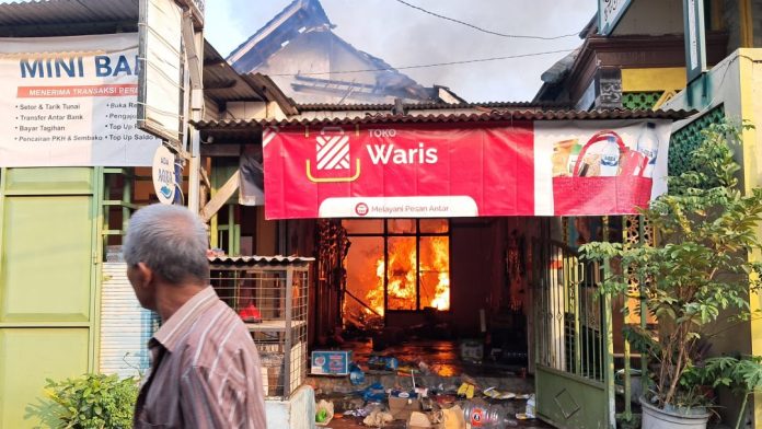 Rumah terbakar di wonoayu/Foto: istimewa