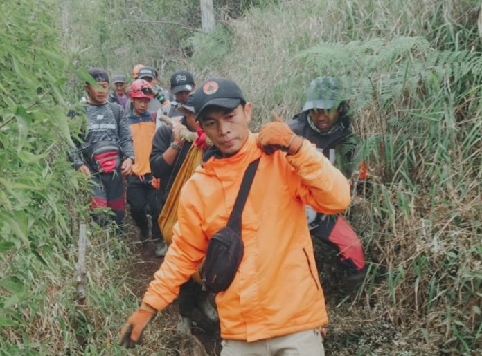 Tim SAR gabungan berhasil mengevakuasi korban pada Selasa (19/8/2025) sore, setelah dua hari penuh dilakukan operasi pencarian / Foto: istimewa