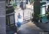 Modus Test Ride, Motor Pegawai Dispendik Sidoarjo Raib, Pelaku Malah Video Call Minta Tebusan Rp 4 juta Potongan video pelaku saat terekam kamera CCTV sedang membawa kabur motor milik korban/Foto: Istimewa