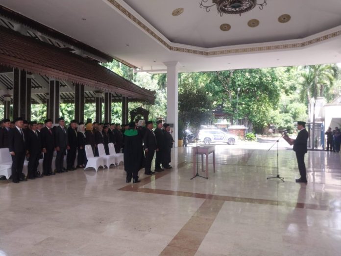 Suasana Pendopo Delta Wibawa dipenuhi raut wajah serius dari puluhan Aparatur Sipil Negara (ASN) pada Rabu (17/9/2025) / Foto: Ard