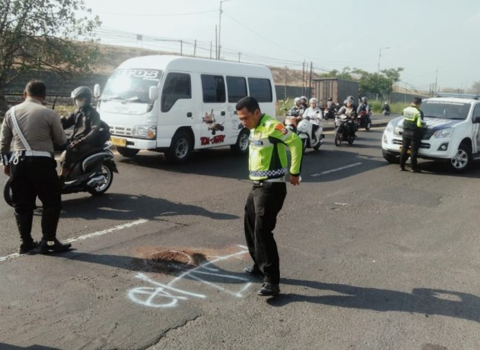 Petugas saat melakukan olah TKP/Foto: istimewa