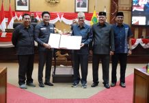 Resmi, APBD Sidoarjo 2026 Disahkan Rp 5,716 Triliun, Ini Bocoran Program Prioritasnya Penetapan APBD Tahun 2026 dengan nilai total mencapai Rp 5,716 triliun yang dilakukan melalui Rapat Paripurna di Gedung DPRD Sidoarjo pada Selasa (25/11/2025) / Foto: istimewa