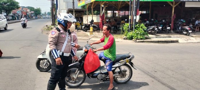 Anggota kepolisian saat grlaran operasi zebra semeru 2025/Foto : istimewa