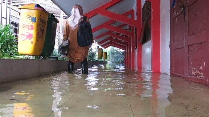 Kondisi SMPN 2 Tanggulangin saat tergenang air / Foto: istimewa