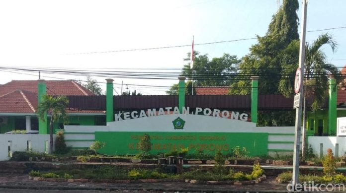 Kantor Kecanatan Porong yang beralamat di Jl. Bhayangkari No. 3 Kecamatan Porong 61274. No telp/fax : (0343)851343 / Foto: detik.com