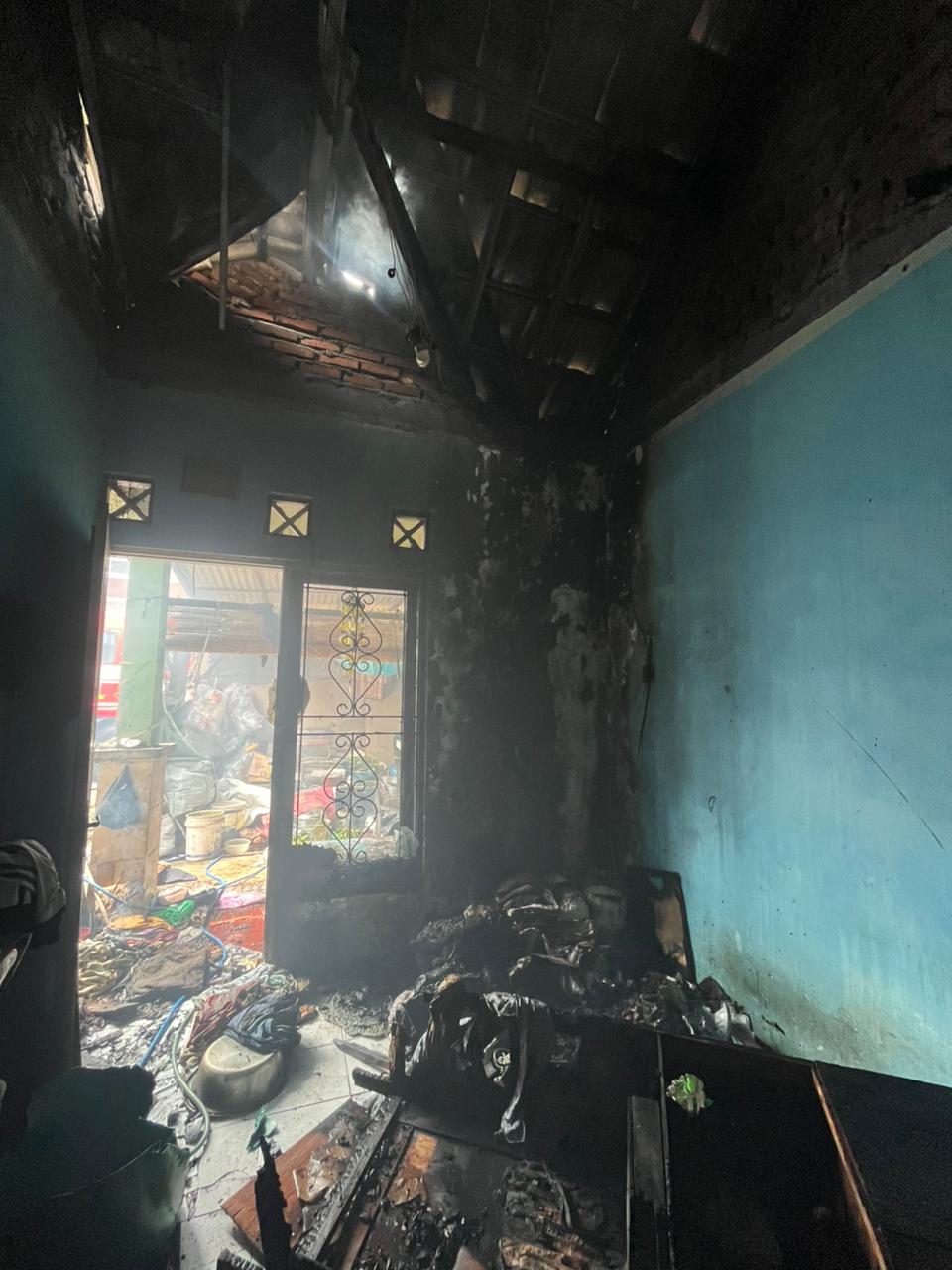 Satu Rumah di Buduran Hangus Dilahap Api, Diduga Akibat Korsleting Listrik Kondisi rumah pasca terbakar / Foto: istimewa