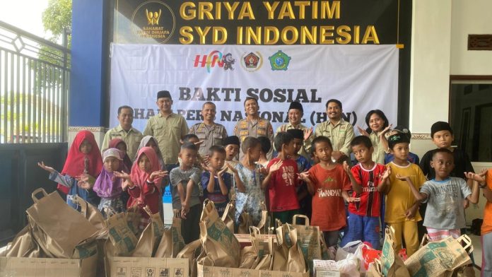Dalam kesempatan ini, PWI Sidoarjo menyalurkan bantuan berupa kebutuhan pokok seperti beras, sabun, mie instan, telur, snack dan camilan untuk balita serta uang tunai / Foto: istimewa