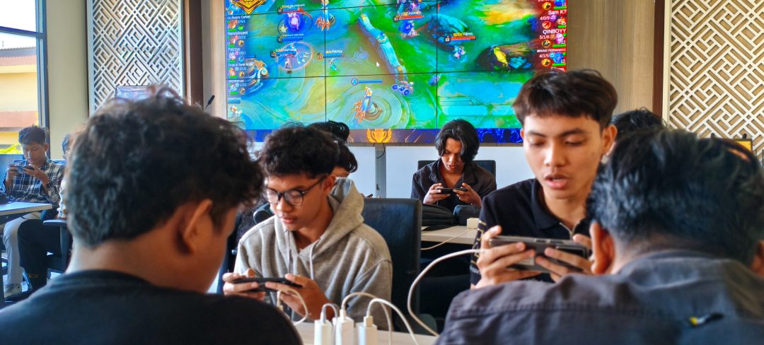 Peserta Turnamen Mobile Legends Bang Bang (MLBB) Kapolresta Sidoarjo Cup Road to Kapolda Cup dan Kapolri Cup 2026 saat dalam pertandingan di Polresta Sidoarjo, Minggu (14/6/2026) / Foto: sidoarjonews.id