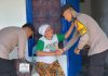 Jumat Berkah, Polsek Taman Bagi-bagi Sembako ke Warga