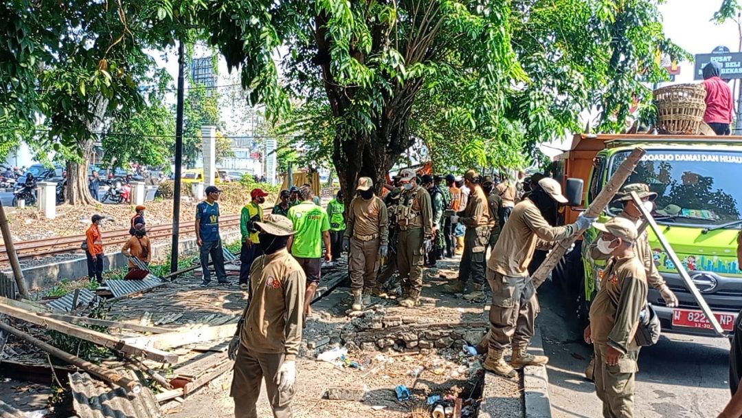 32 Bangunan Liar di Frontage Road Gedangan Dibongkar, Penataan Berlanjut ke Buduran